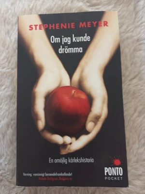 Om jag kunde drömma pocketbok - Säljer en del av bokserien twilight om jag kunde drömma. Svensk text. Perfekt till dig som älskar vampyrer, kärlek och drama. 