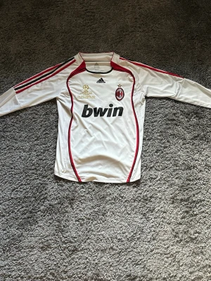 Retro Milan kit 2007 Adidas Long sleeve - 1 av 1 retro Milan kit 2007 champions league final, inga skador på tröjan