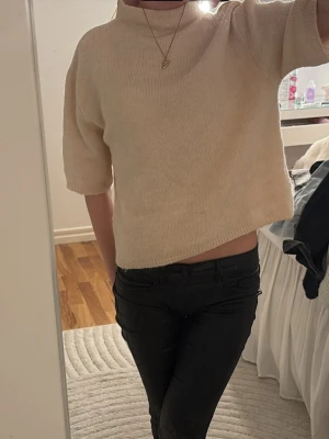 Beige stickad kort filurtröja - 158/164 men passar bra till xs/s