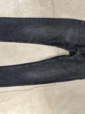 Svarta Replay  - Jeans från Replay som är för små för mig. W30 L32 