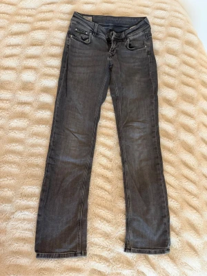 Pepe jeans  - Så fina gråa jeans!!.