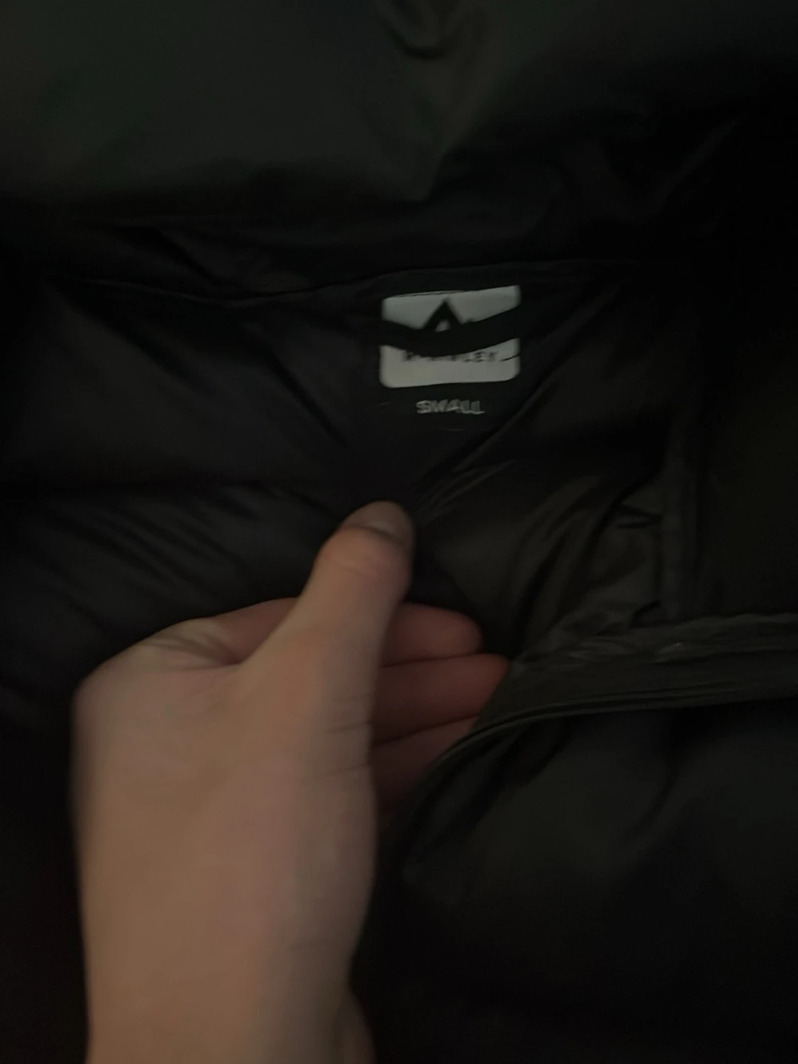 Svart pufferjacka med huva - 3