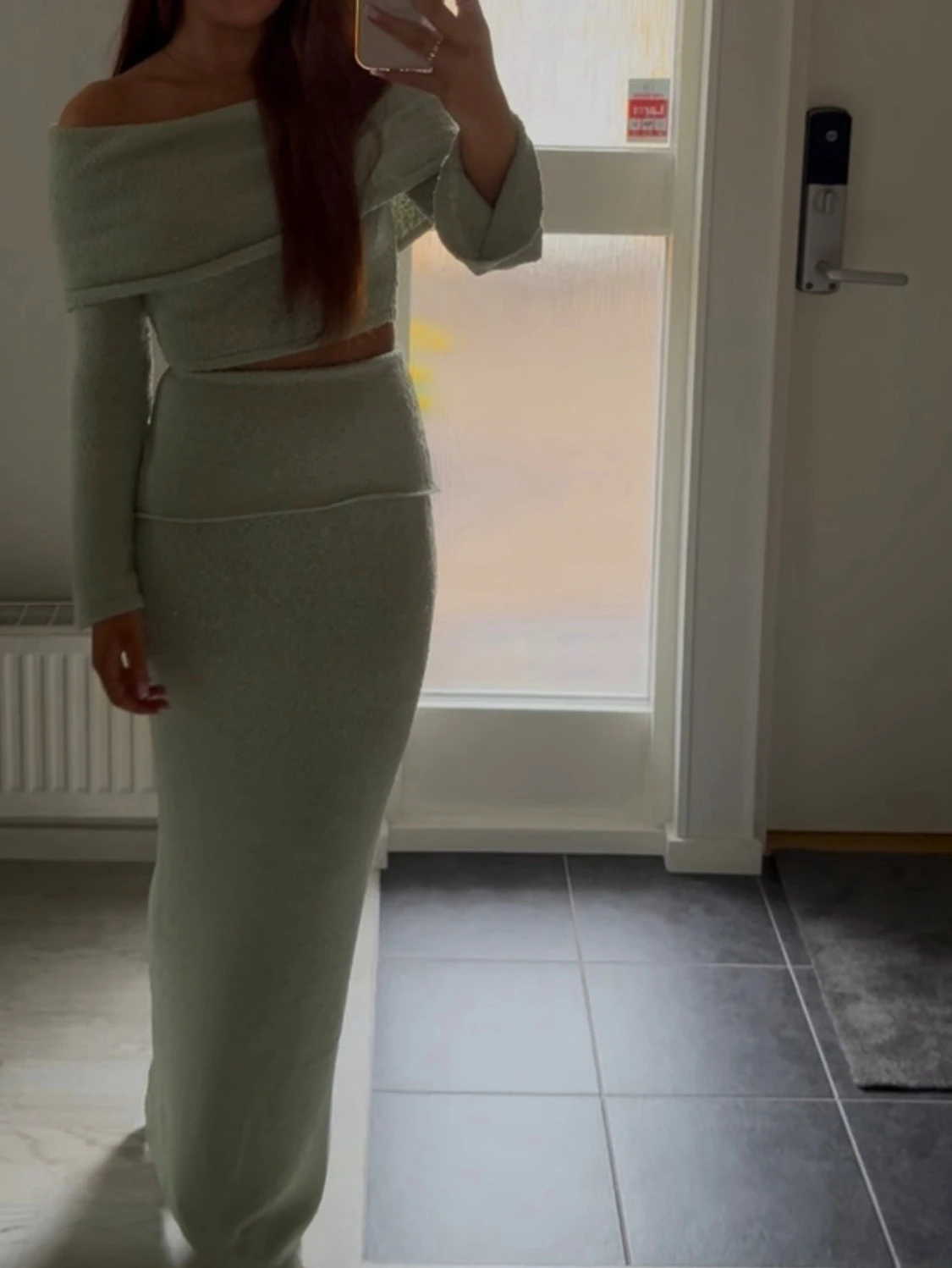 Ljusgrön offshoulder croppad topp - 1