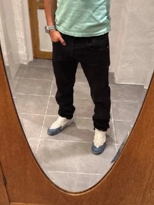 Replay jeans  - Ett par snygga byxor från Replay i storlek W32 L36 i modellen Anbbas 