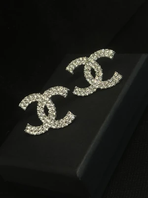 Örhängen - Helt nya örhängen.