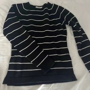 Randig tröja - Randig tröja i storlek S, jätte fin men ingen aning vart den är ifrån🩷