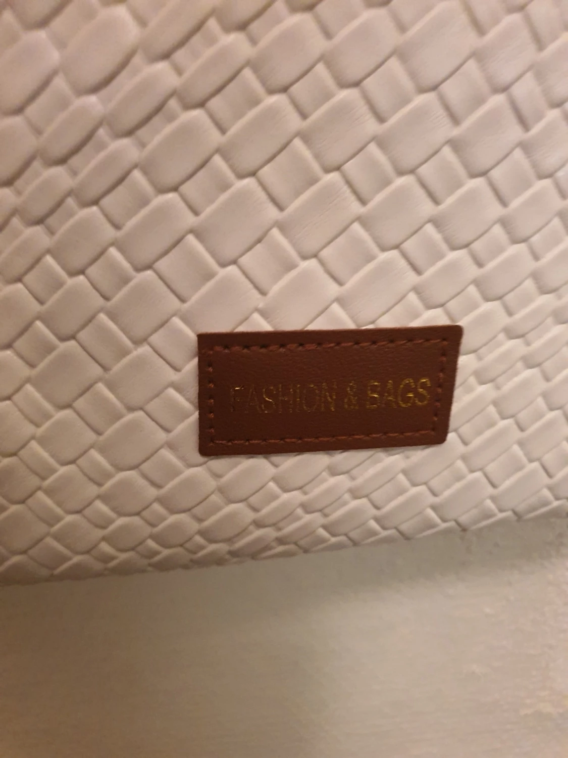 Vit handväska med bruna detaljer - 1