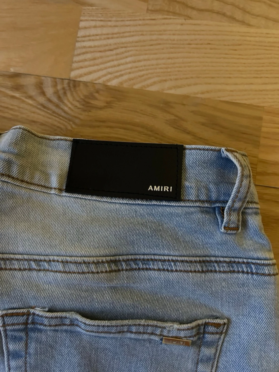 Ljusa slitna skinny jeans från Amiri  - 5
