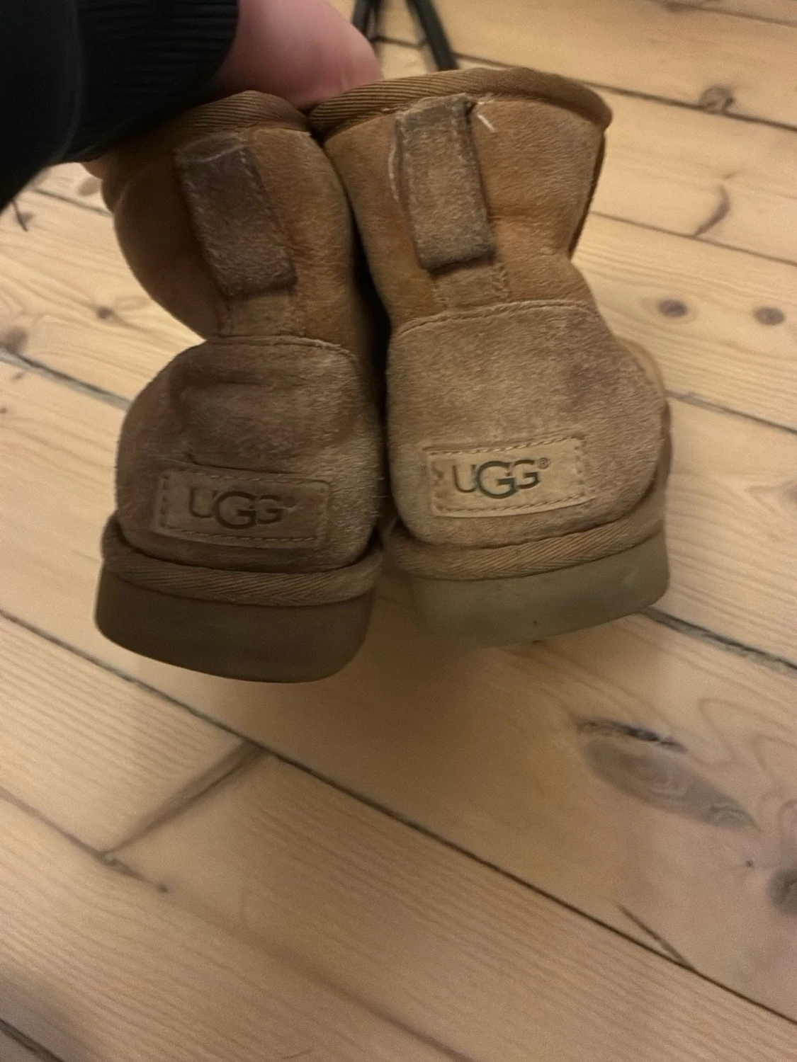 Beige fårskinnstofflor från UGG - 4