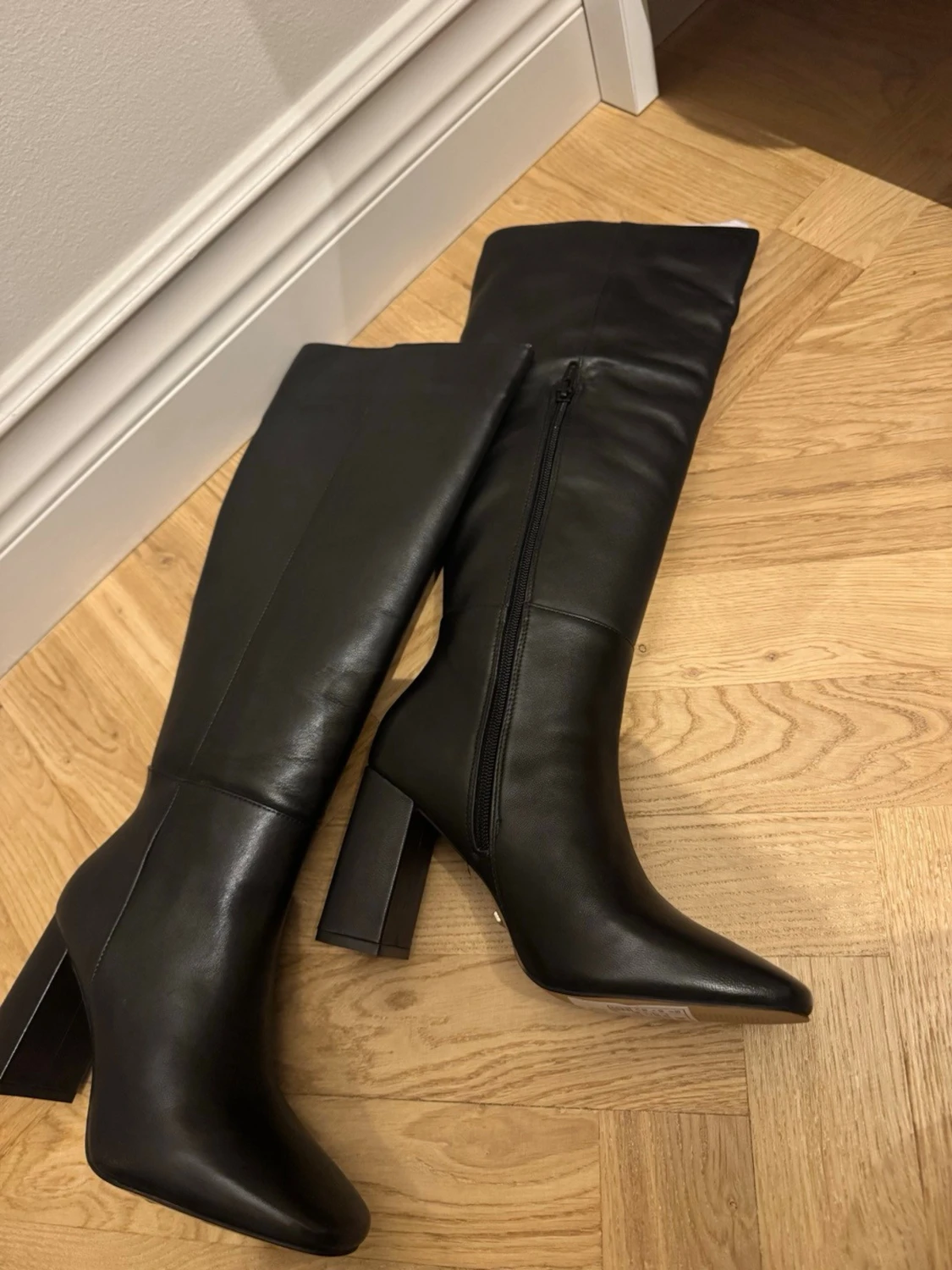 Svarta knähöga stövlar från Diko - 2