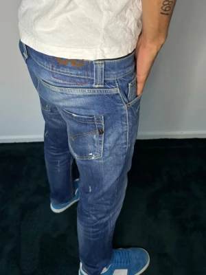 Dondup mius jeans  - Dondup Mius jeans i storlek 33 i väldigt fint skick🙌 modellen är 187 cm och väger 70 kg⚜️
