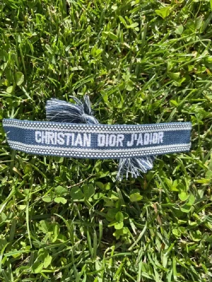 Armband - Riktigt snyggt marinblått armband.        Skriv om du har några frågor!