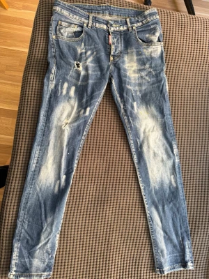 3 Blå slitna jeans  - 3för 600 Perfekta för en streetwear-look.