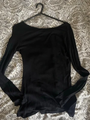 Genomskinlig tröja - Hej! Säljer denna genomskinliga tröjan från Tezenis då den inte kommer till användning längre. Den är i mycket bra skick och endast använd fåtal gånger. 🥰