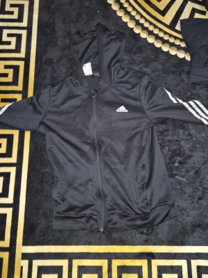 Adidas zip up - Svart adiidas hoodie