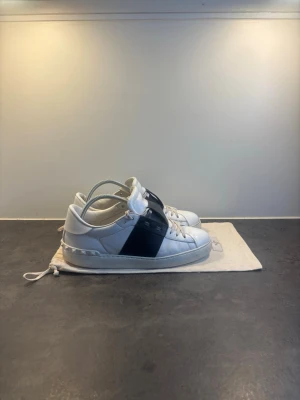 Valentino Opens | 41 - Valentino Opens i storlek 41 | Bra skick! | Äkta naturligtvis | Dustbag medföljer