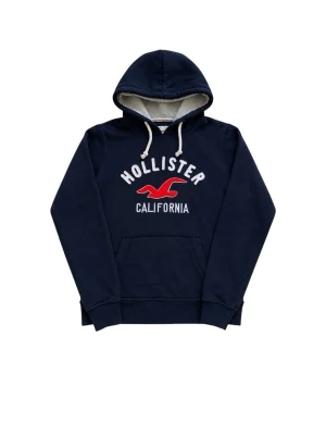 Mörkblå Hollister hoodie - Mörkblå hoodie från Hollister med vit och röd logga på bröstet och texten 'Hollister california’ skick 9/10 och inga defekter.
