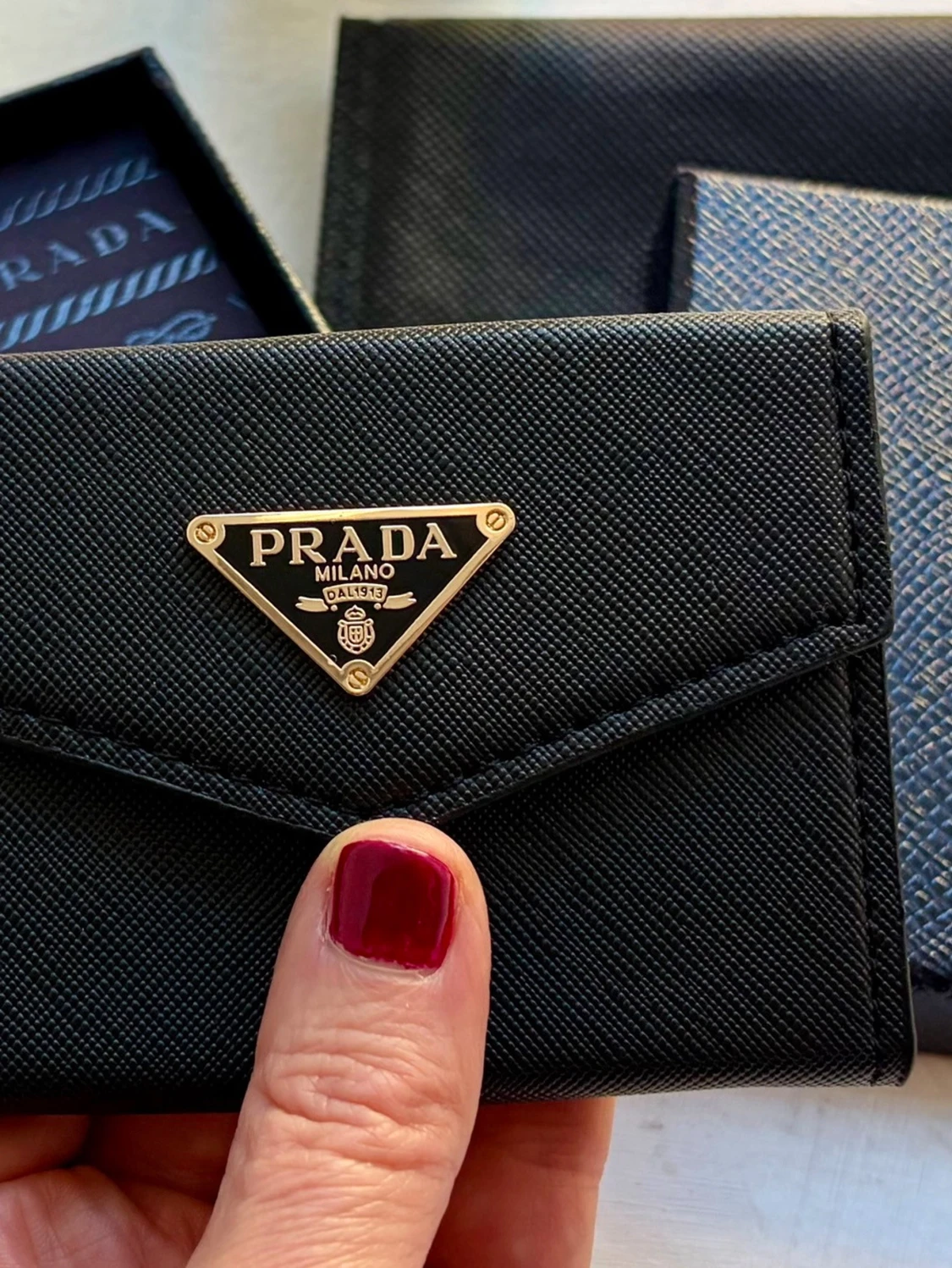 🖤 Prada-plånbok i klassisk kuvertmodell och saffianoläder - 2