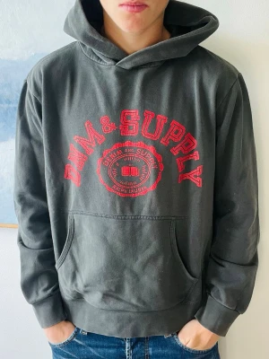 Ralph Lauren hoodie  - Riktigt snygg Ralph Lauren hoodie! Modellen på bilden är 190 och väger 85. Vid köp av fler erbjuder jag alltid rabatt😊