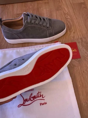Louboutin skor  - Hej säljer mina Louboutin skor på grund av att jag köpte fel storlek. Skriv vid intresse.