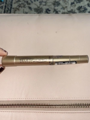 L'Oréal Telescopic Mascara guld - Använd typ 5 ggr, använder inte längre eftersom jag har lösögonfransar!! 