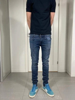 Replay Anbass Jeans  - Säljer nu dessa Replay Anbass Jeans, W29 o L30, skriv för fler bilder/frågor🙌🏼