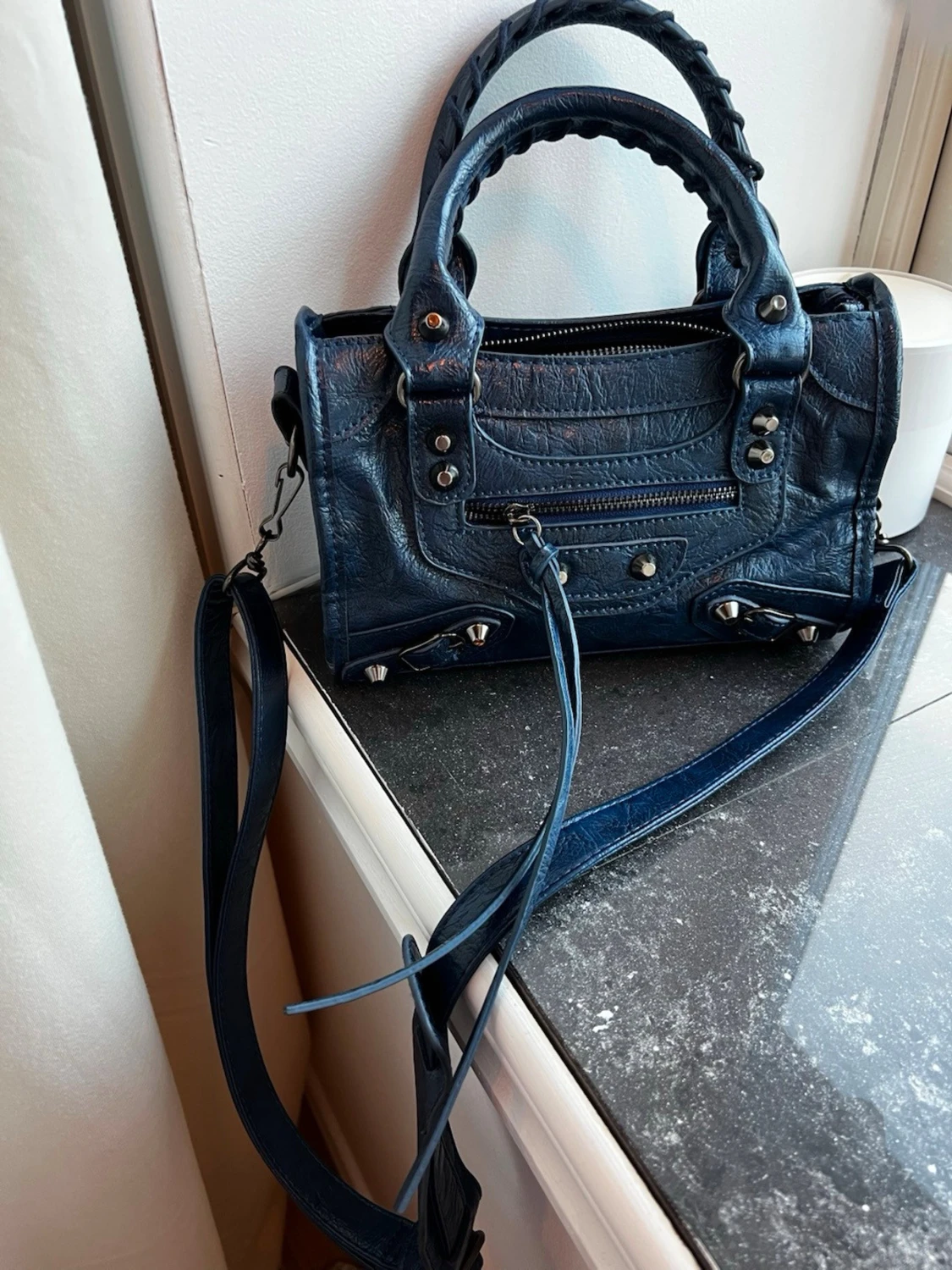 Mörkblå söt väska 