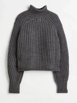 Grå stickad tröja  - Grå stickad tröja från h&m i storlek S