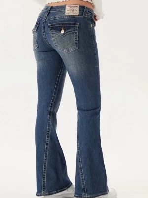 True religion jeans - Säljer dessa blåa True Religion jeansen i storlek w25 i modellen joey low rise flare.  