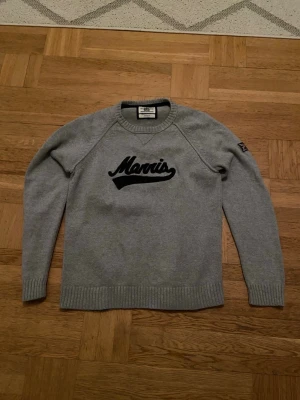 Grå tröja från Morris  - Snygg grå tröja med Morris märke. Sitter väldigt bra och är skön att bära! Tröjan är i storlek M🙌 Hör gärna av dig med frågor! Priset är ej hugget i sten👍