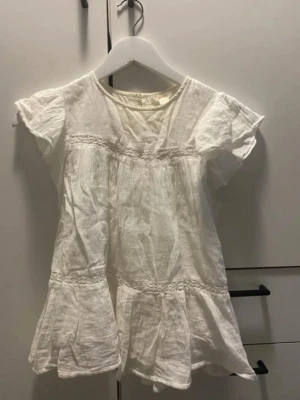 Blus från Gina young - Säljer då den är förliten. Jätte fint skick!   Denna blus finns inte i Ginas sortiment längre. Skriv privat för mer information/bilder💕