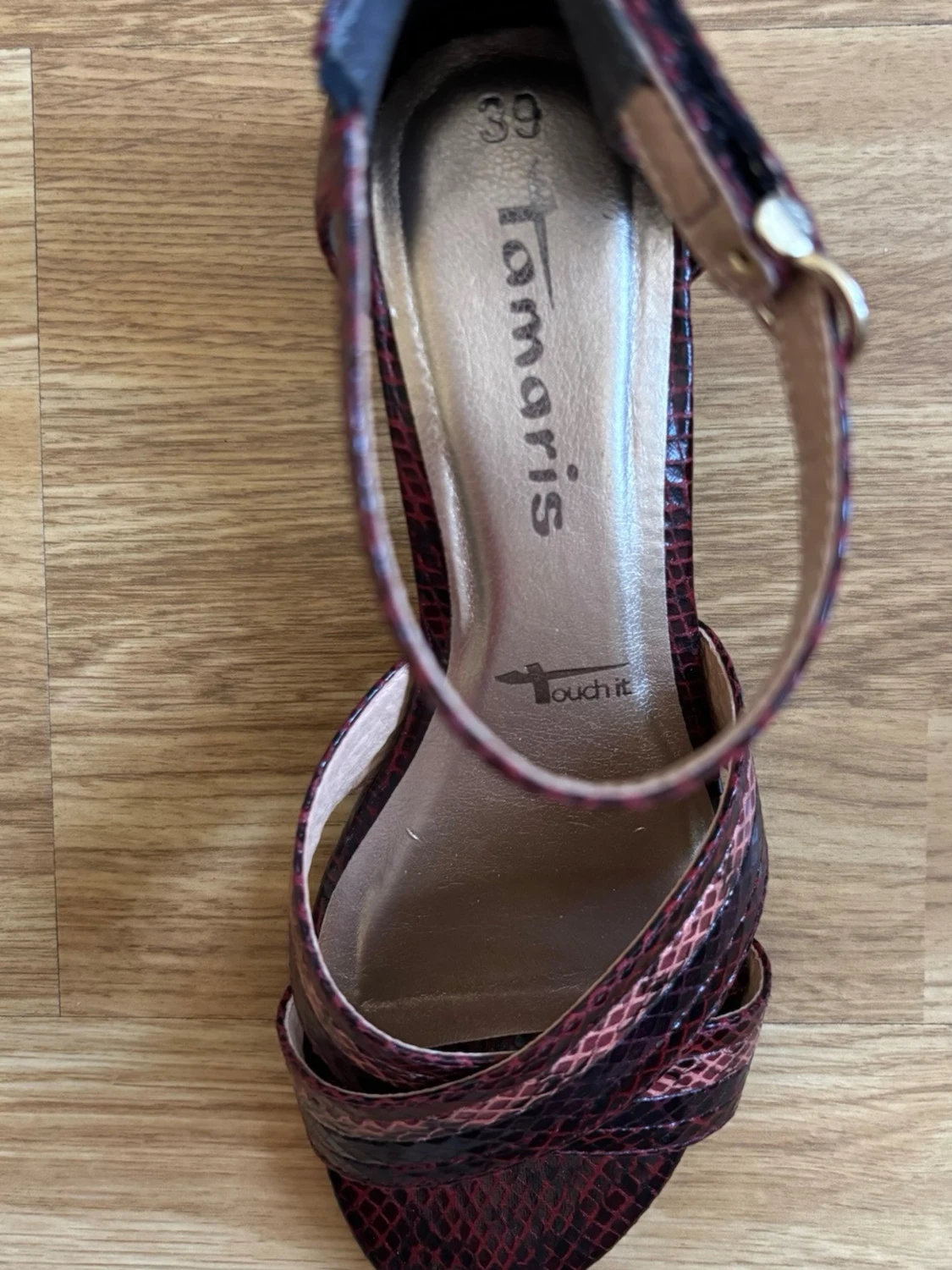 Rödbruna sandaler med ormmönster Tamaris - 4