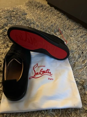 Christian Louboutin skor  - Ser helt nya ut har inga fläckar osv 