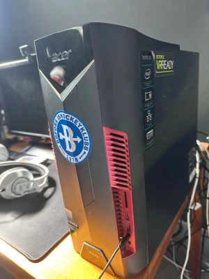 Gaming dator - Hej, säljer nu min gaming dator för 4500kr priset är inte fast i sten så det är bara att skriva om du har något annat prisförslag.  Specs: 256 gb ssd 2 stycken  16gb ram 1660 super grafikkort  Intel i5 9400 eller i5 9400f är inte helt säker men det är ändå typ exakt samma sak Datorn presterar bra i spel som gta Minecraft Fortnite cs go och massa andra. En medel nivå dator helt enkelt. Skriv om du har några funderingar. MVH Adam