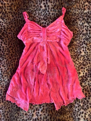 Vintage top - Jättesöt rosa vintage top med glitter detaljer :) köpt second hand men är i bra skick