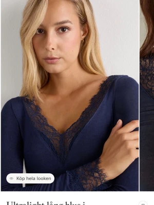 Mörkblå  långärmad spetsblus från Intimissimi  - Super fin lång ärmad spets tröja från Intimissimi . Super skönt tyg och mjuk💕