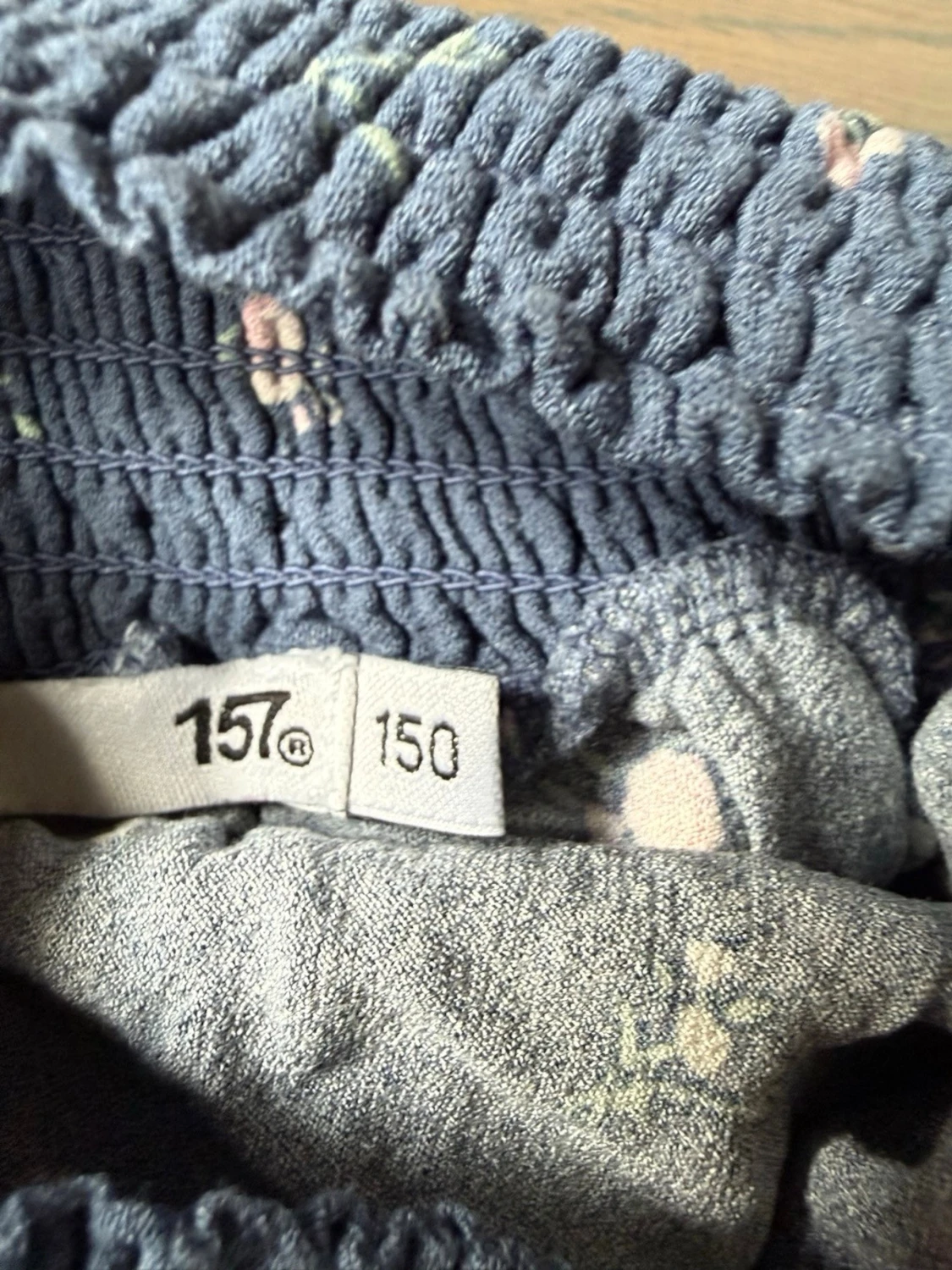 Mörkblå blommig omlottkjol - 2