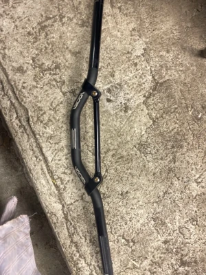 Voca styre  - Voca styre 22mm, bra skick endast lite repigt. Funkar som nytt