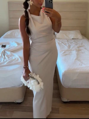 Zara klänning - Säljer min zara klänning i storlek xs för 200 kr