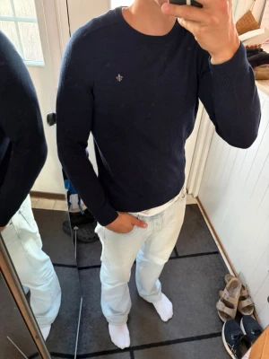 Merino tröja från Morris - Riktigt najs merino tröja från Morris. Dock lite sliten i nacken och ryggen som du ser på bilderna. 