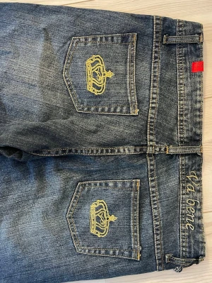 Svin snygga y2k bootcut jeans - Victoria Beckham inspirerade jeans som är super coola! Passade inte mig men annars inga fel och de är sprillans nya. Skriva gärna för mått!