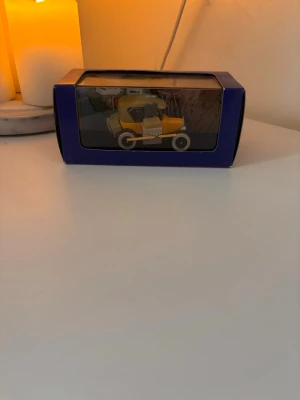 En limited edition Tim Tim samlings bil från 1920 - Detta är en ovanlig bil man kunde köpa runt 1900talet som är baserad på tin Tins fordon som är en Ford T denna har sålts på action för 600kr men pris är så lågt eftersom att den bara samlar på sig damm här hemma