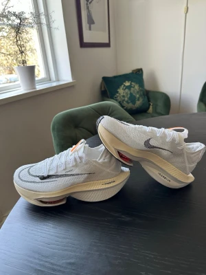 Nike Vaporfly 2 ZoomX - Ny Nike Vaporfly 2 ZoomX i storlek 41