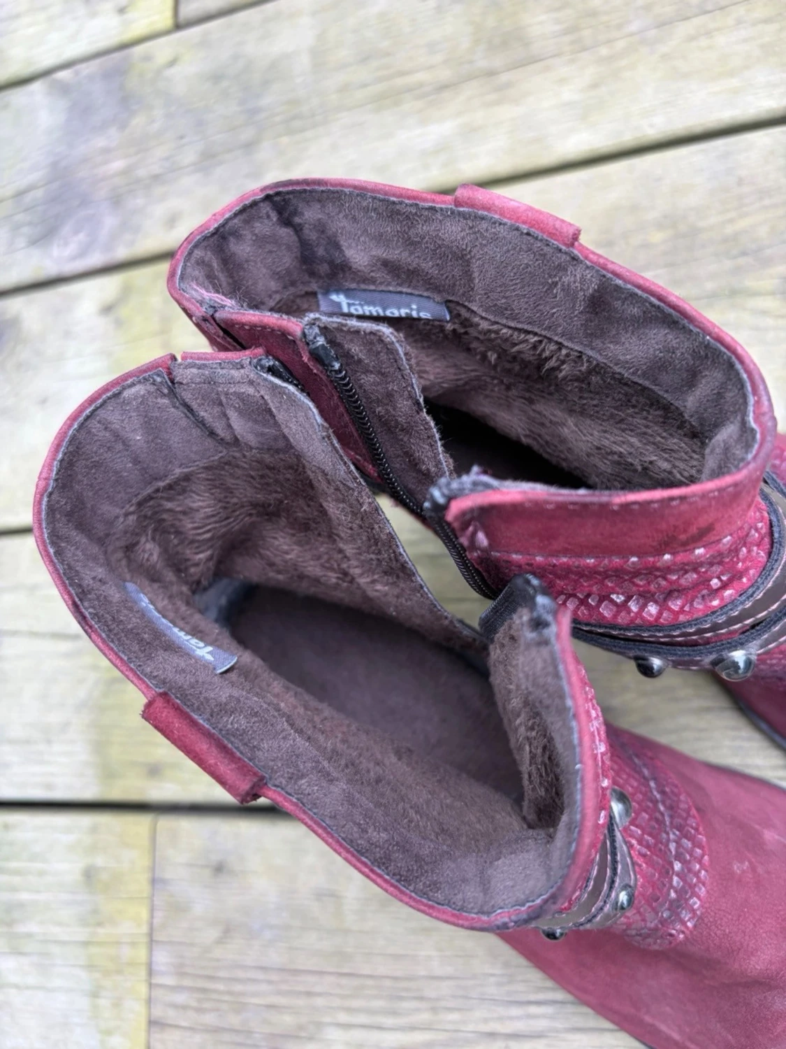 Vinröda boots med spännen från Tamaris - 1