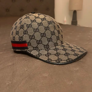 Navy blå gg keps - Navy blue canvas gg keps, helt ny! Kommer med etiketter/ lappar!