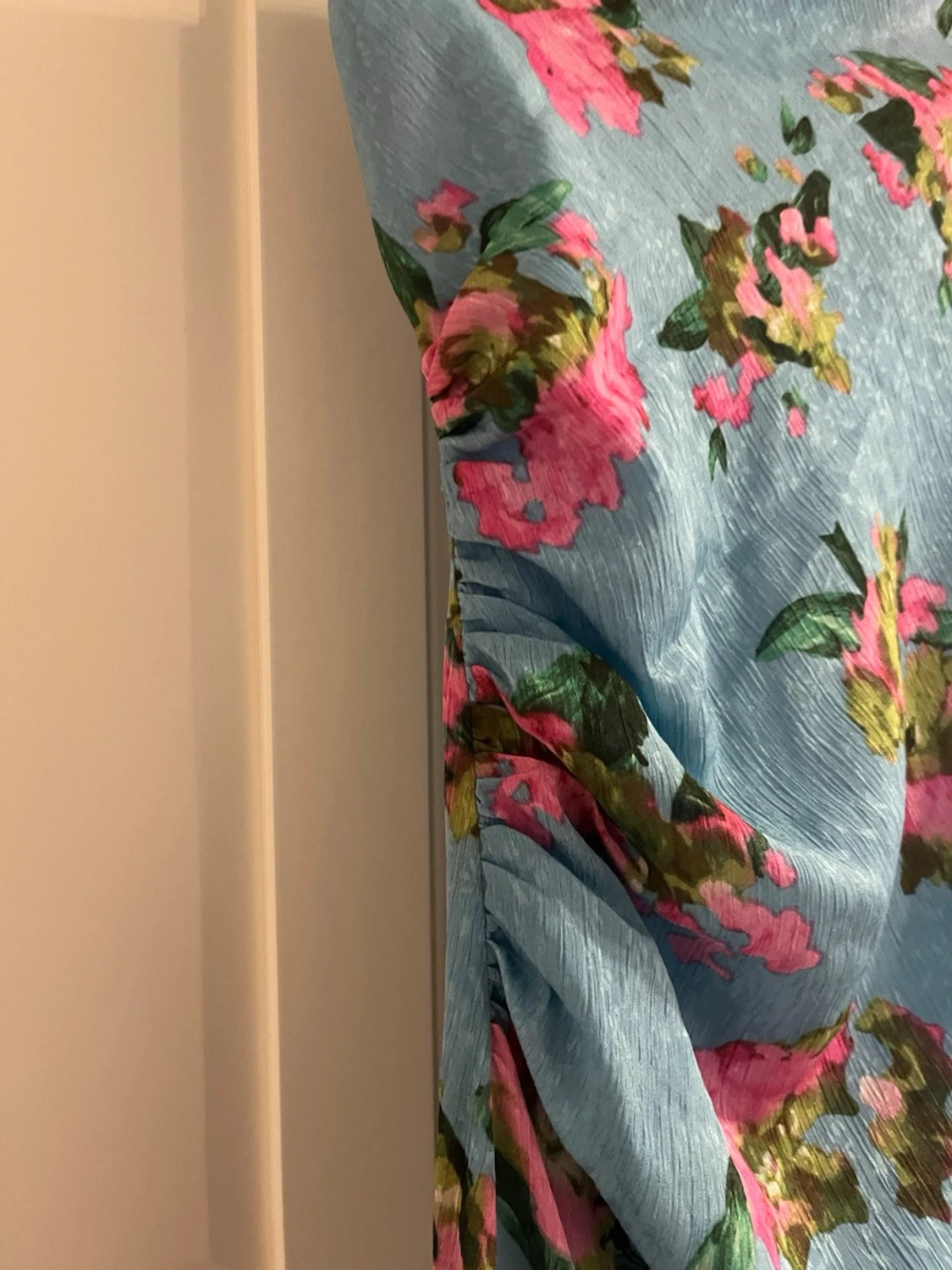Blommig blå långklänning med snörning från Adoore - 6