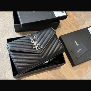 Axel väska  - Neverused