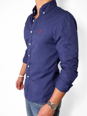 Ralph Lauren skjorta - Ralle skjorta i strlk M slim fit, sommarens brudmagnet! Skriv vid funderingar🥂.                        30KR RABATT VID SMIDIG AFFÄR