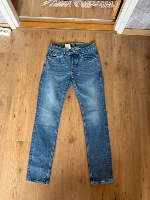 Neuw Jeans Iggy Fighter W31/L32 - Säljer ett par riktigt snygga jeans från Neuw jeans i storlek W31/L32, modellen Iggy Skinny Fighter (passform skinny tapered). Jeansen är helt nya med tags kvar. Pris kan diskuteras vid snabb affär. Nypris på dessa är 1400. 