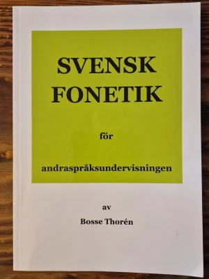 Svensk fonetik för andraspråksundervisningen - Boken är bläddrad i men inte ordentligt använd, som ny! ISBN: 978-91-637-6378-6